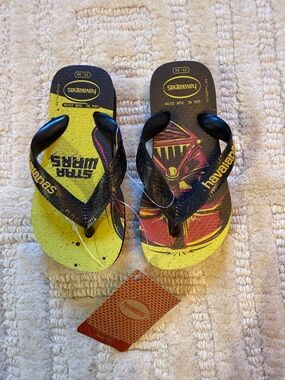 Havaianas Star Wars Graphic Yellow and Black Kids Flip Flops